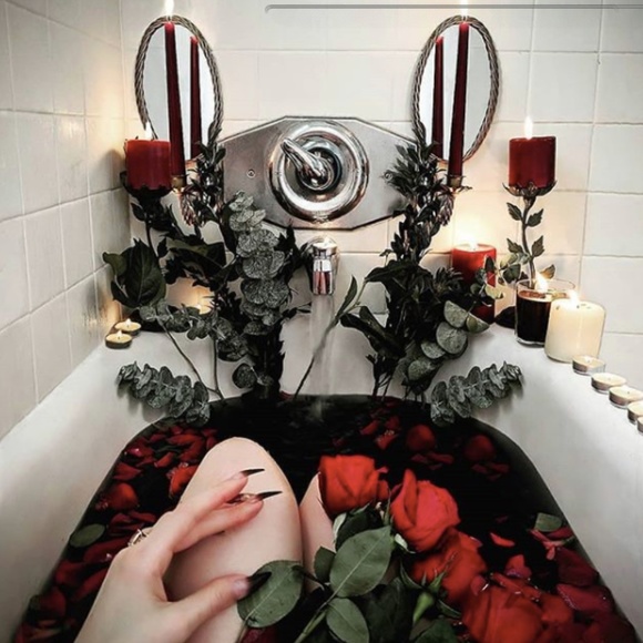 Meet your Posher, Lady Death - Picture 3 of 3